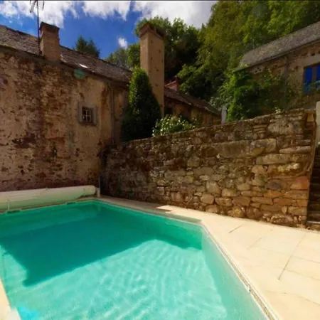 La Cascade - 16th Century